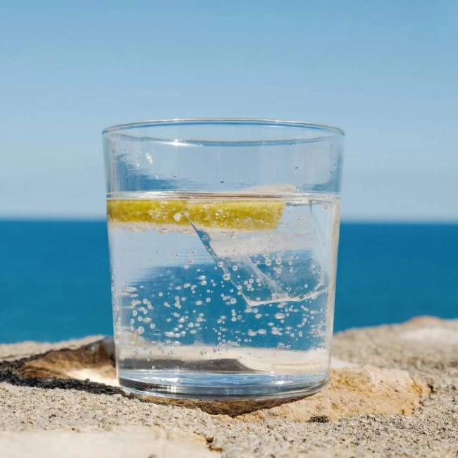Eau de mer à boire : Vraiment ? - laboratoire de biologie marine détox en France Image Eau de mer à boire : Vraiment ?